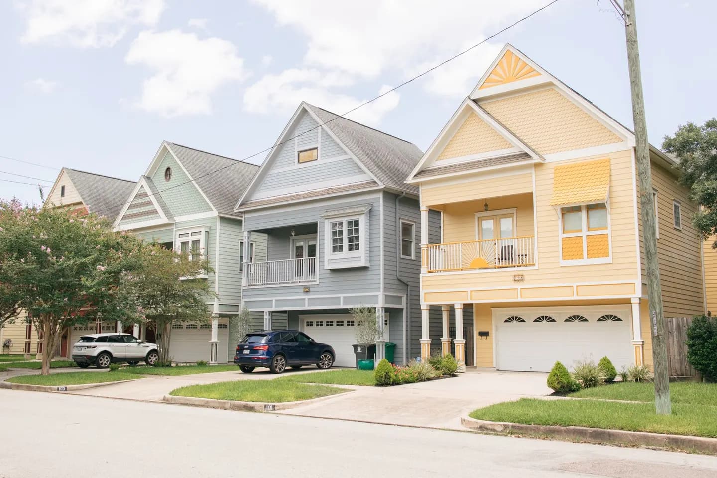 Houses on a residential street in the Houston Heights, Texas