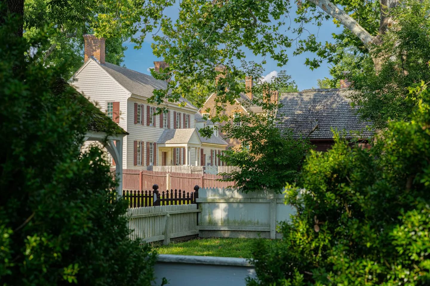 Colonial houses behind a picket fence in Williamsburg, Virginia